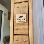 photo-tiny-lab-plaque